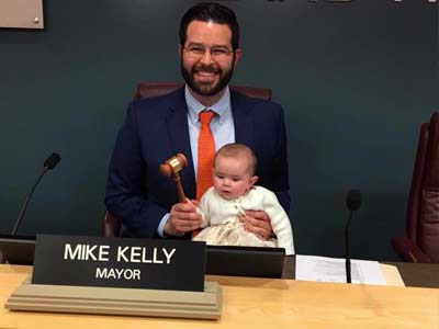 Mike Kelly as Mayor